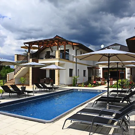 Villamandala Βίλα